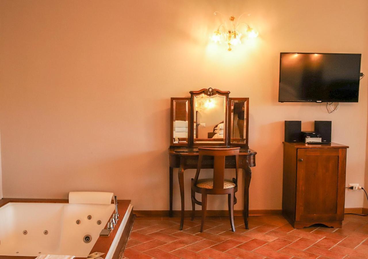 Borgo I Tre Baroni - Spa Suites & Resort Poppi Ngoại thất bức ảnh