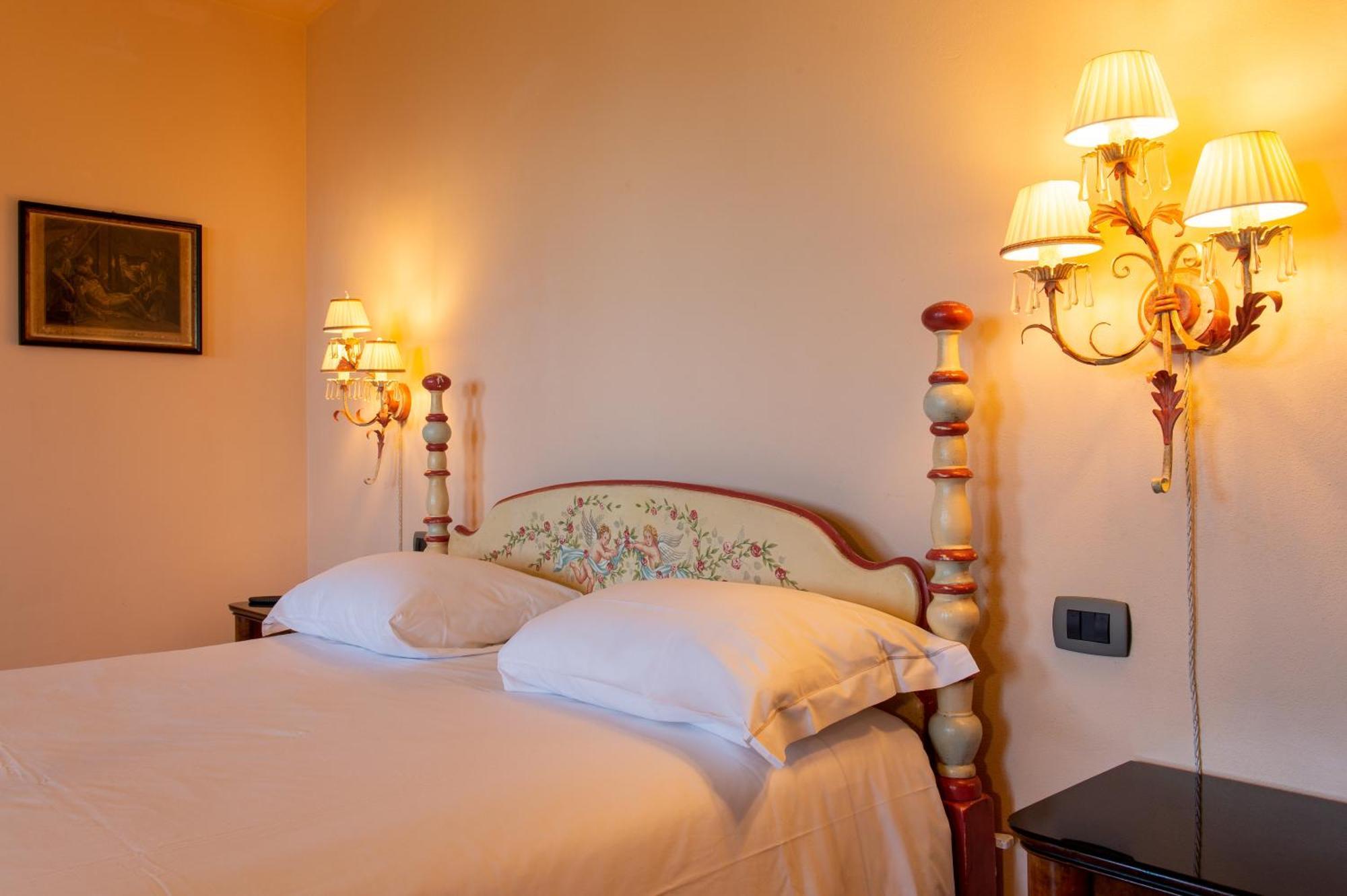Borgo I Tre Baroni - Spa Suites & Resort Poppi Phòng bức ảnh
